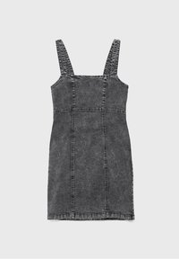 Robe mini en jean noire sans manches avec larges bretelles et détails de coutures verticales et horizontales, étalée à plat sur un fond gris clair.