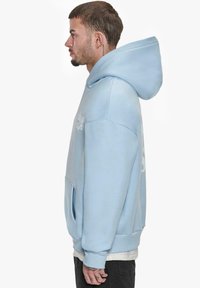 Dropsize HEAVY LETTERS - Hoodie - baby blue cream