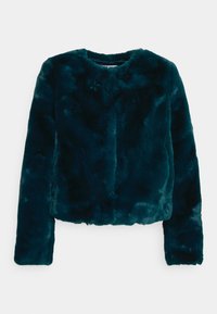 Veste en fausse fourrure teal avec un col rond, texture douce et manches longues ; design cropped sans fermetures ni motifs visibles.