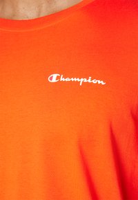 Champion ICONS CREWNECK WITH SMALL LOGO - Nyomott mintás póló - orange
