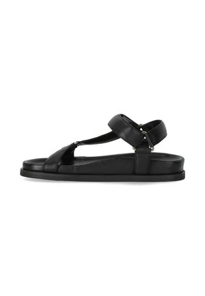 Sandalo in pelle nera con punta aperta, cinturini incrociati e cinturino alla caviglia sul retro. Caratterizzato da una suola piatta e un design minimalista.