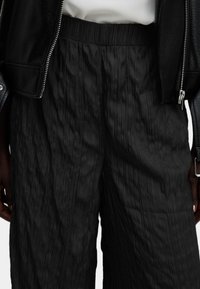 Marks & Spencer WIDE  czarny