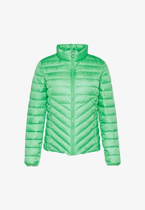 Doudoune verte avec un col haut, fermeture éclair et texture matelassée en chevron. Présente des manches longues et un matériau lisse et brillant.