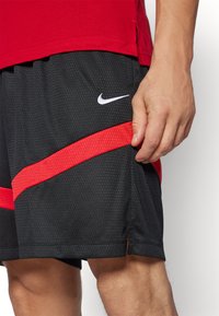 Nike Performance ICON SHORT - Korte sportsbukser - black/university red/white