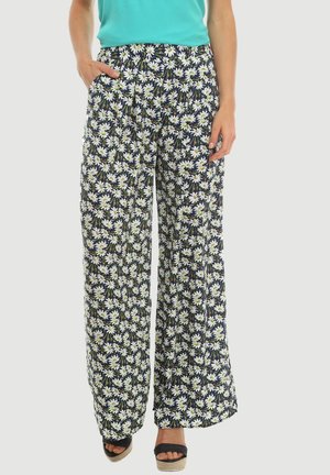 Pantalones de pierna ancha con estampado floral, que presentan una base azul marino con margaritas blancas y detalles verdes. El material parece liviano y cuenta con bolsillos laterales.