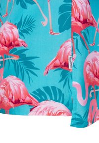 Tissu à manches courtes arborant un fond turquoise vif avec des motifs de flamants roses et de feuilles vertes, illustrant un design tropical.