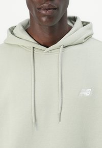 New Balance SPORT ESSENTIALS HOODIE UNISEX - Sweater - green