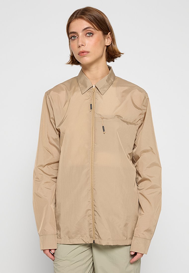 Rains Lichte jas zandkleur Rains Lichte jas zandkleur