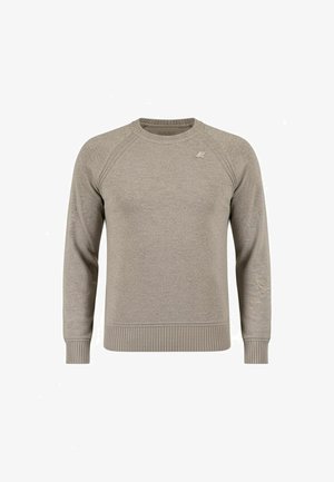 Sweatshirt léger beige en col rond fabriqué en tissu tricoté doux, avec des poignets et un ourlet côtelés, et un détail de logo discret sur la poitrine.