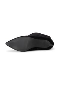 Stivale in suede nero con tacco a stiletto e punta affusolata. Suola in gomma nera liscia con scanalature verticali per una presa migliore.