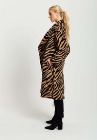 Liquorish Classic coat - brown