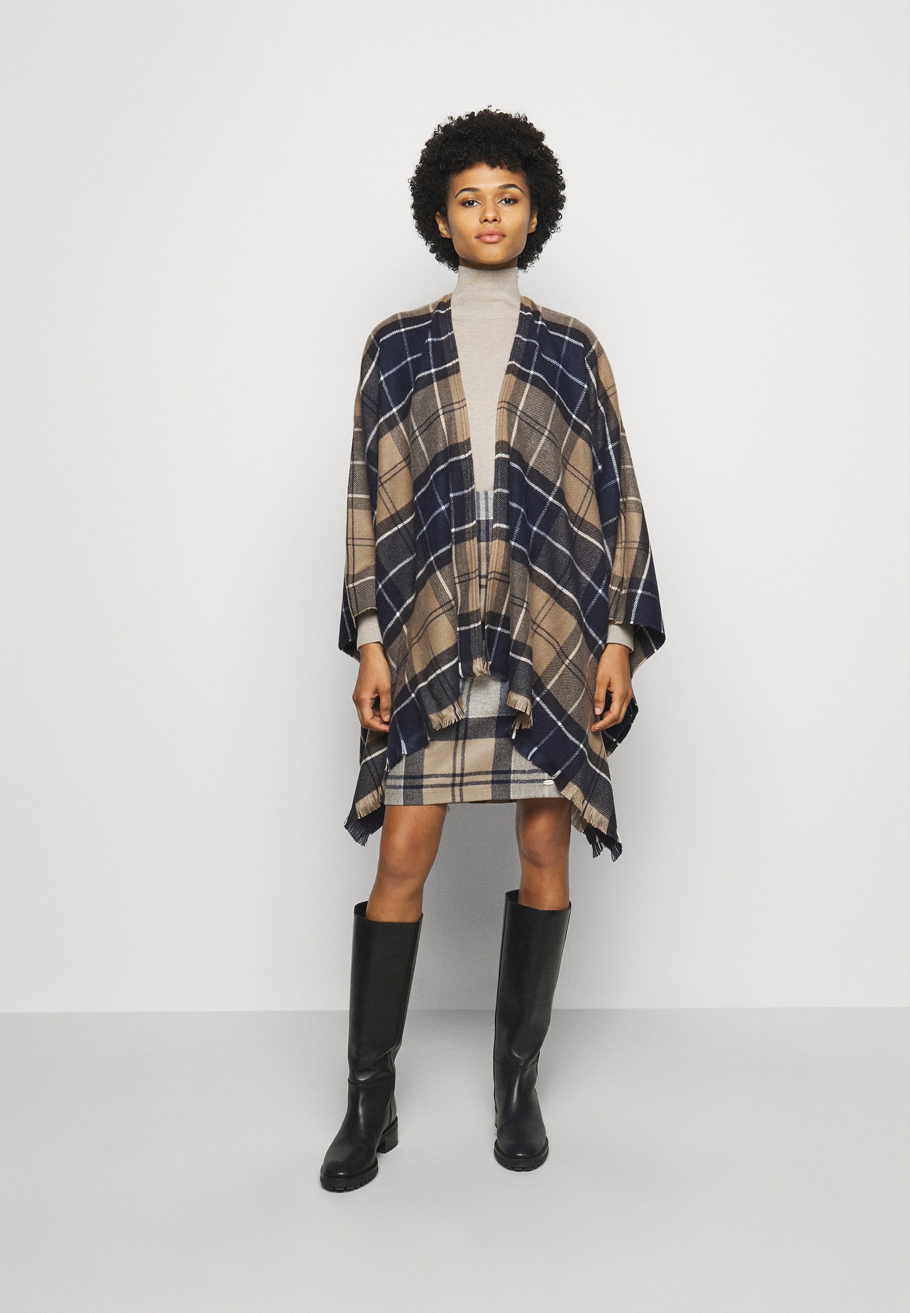 Women STAFFIN TARTAN SERAPE - Cape Women STAFFIN TARTAN SERAPE - Cape