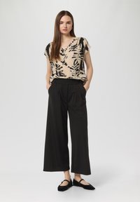 comma MIT ALL-OVER - T-Shirt print - schwarz