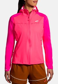 Brooks HIGH POINT  - Vandeniui atspari striukė - hyper pink fuchsia