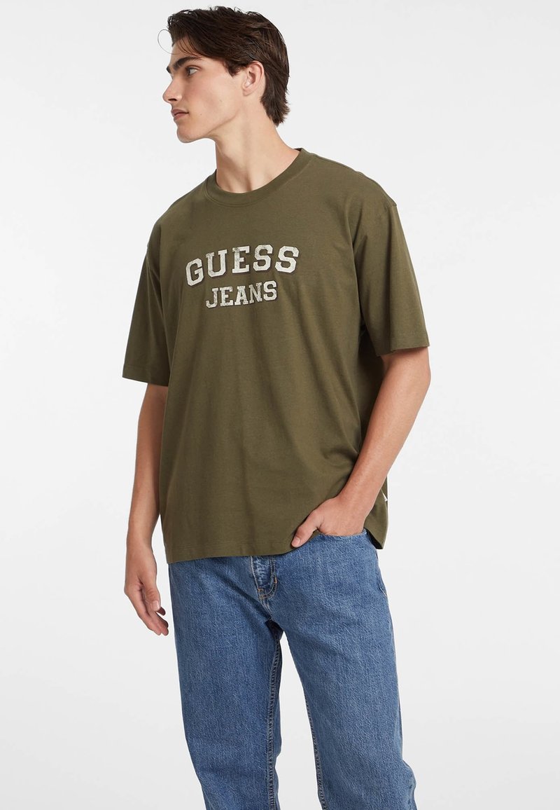 Guess Jeans VINTAGE - Marškinėliai su spaudiniu - olivgrün