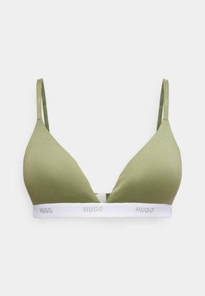 Lys olivengrøn trekant-bh med tynde, justerbare stropper og hvid elastik i bunden med "HUGO"-logo i grå.