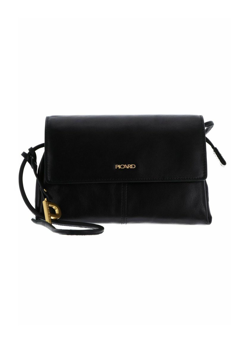 Bolso de mano de cuero negro con solapa, correa ajustable y herrajes dorados. Presenta un logotipo grabado en la parte frontal y una textura suave.