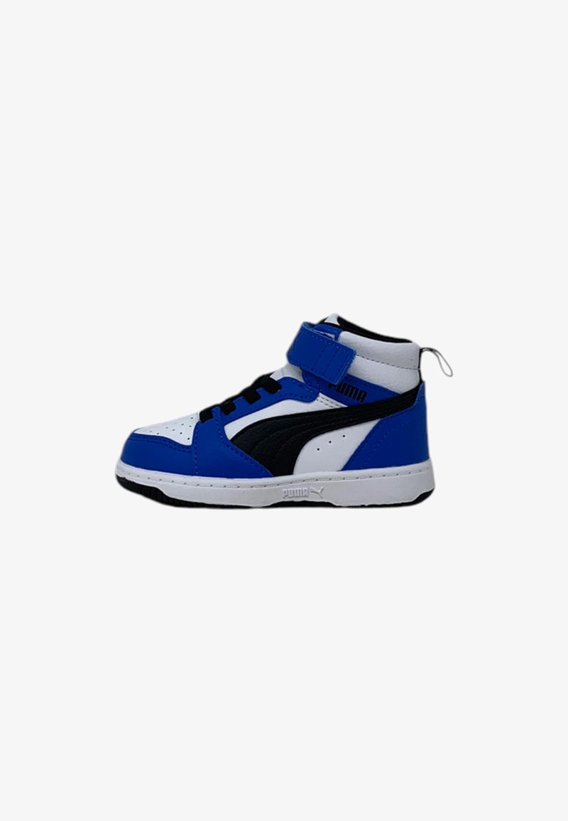 Blauw-witte hoge sneakers met zwarte accenten, voorzien van een klittenbandsluiting, vetersluiting, gewatteerde kraag en rubberen zool.