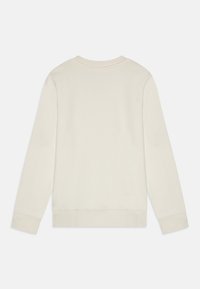 Sudadera de color crema claro, de mangas largas, con cuello redondo, puños y dobladillo acanalados, fabricada en suave material de algodón, diseño minimalista.