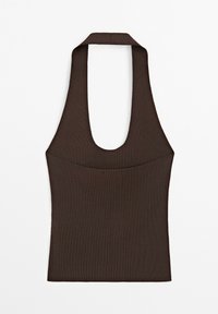 Tmavě hnědý žebrovaný pletený top na halter se širokým ramínkem na krk a otevřenými zády, navržený pro přiléhavý styl.