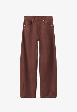 Brązowe jeansy z szerokimi nogawkami wykonane z denimu. Posiadają pięć kieszeni, srebrne okucia i czysty brzeg. Gładka faktura o matowym wykończeniu.