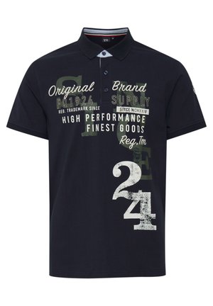 Mørkeblå polo shirt lavet af bomuld, med en klassisk krave, tre knapper og trykte grafikker i hvid og grøn, herunder nummeret "24."