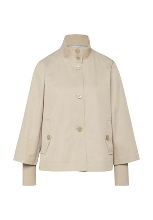 Beige Hemdjacke mit Stehkragen, zwei vorderen Klappentaschen mit Knöpfen und gerippten Strickbündchen an den Ärmeln.