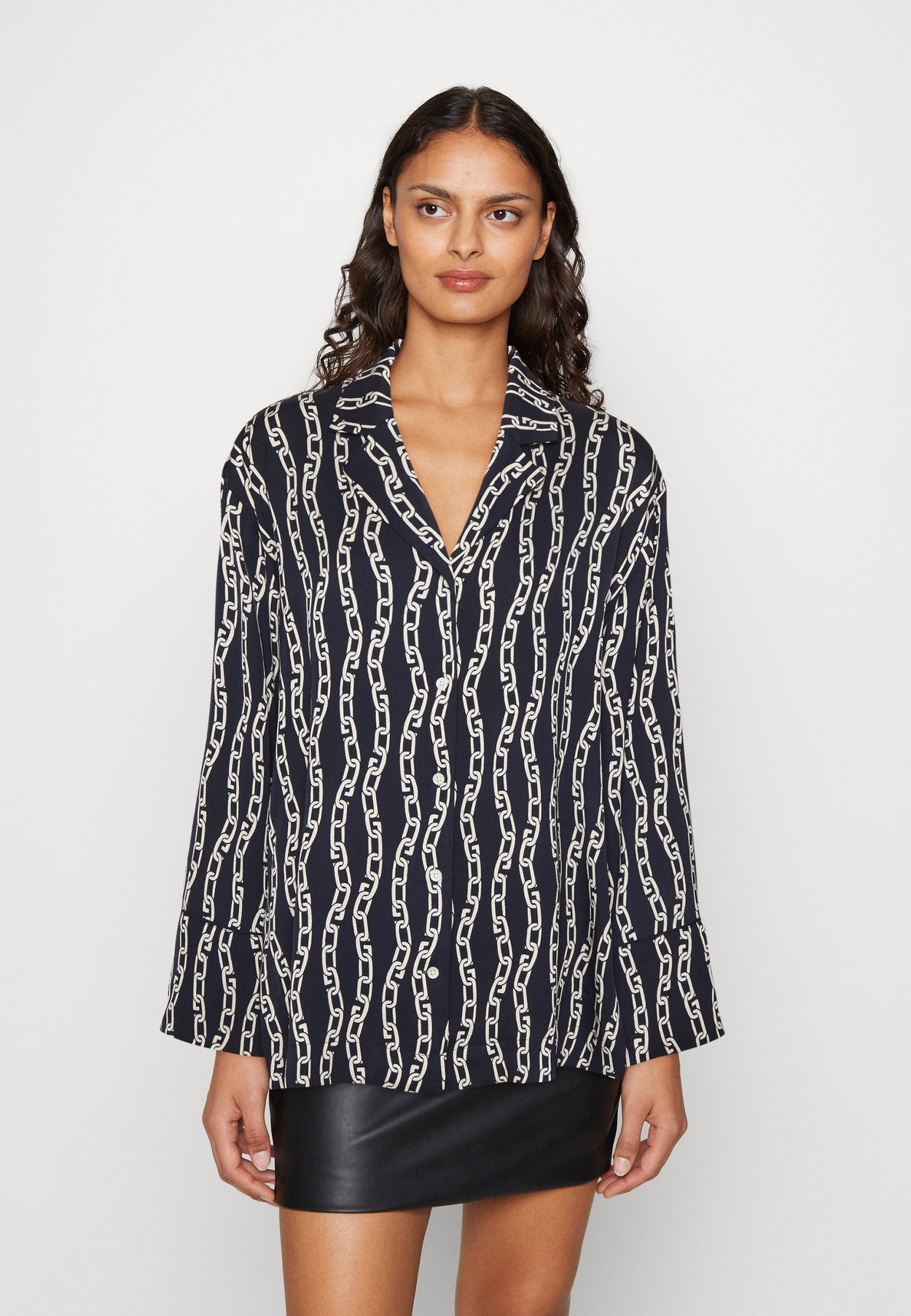RELAXED CHAIN PRINT