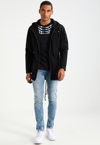 Urban Classics Párka - black