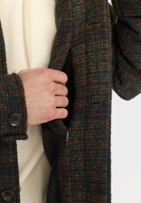 REVOLUTION Mantel - darkgreen