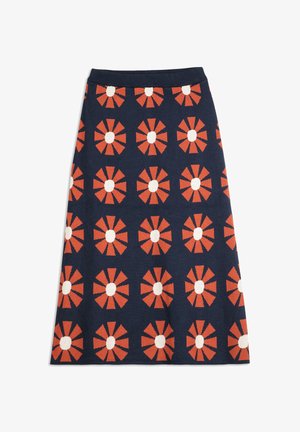 Falda en línea A azul marino con motivos geométricos de flores naranjas repetidos, con centros blancos y una cinturilla sólida.