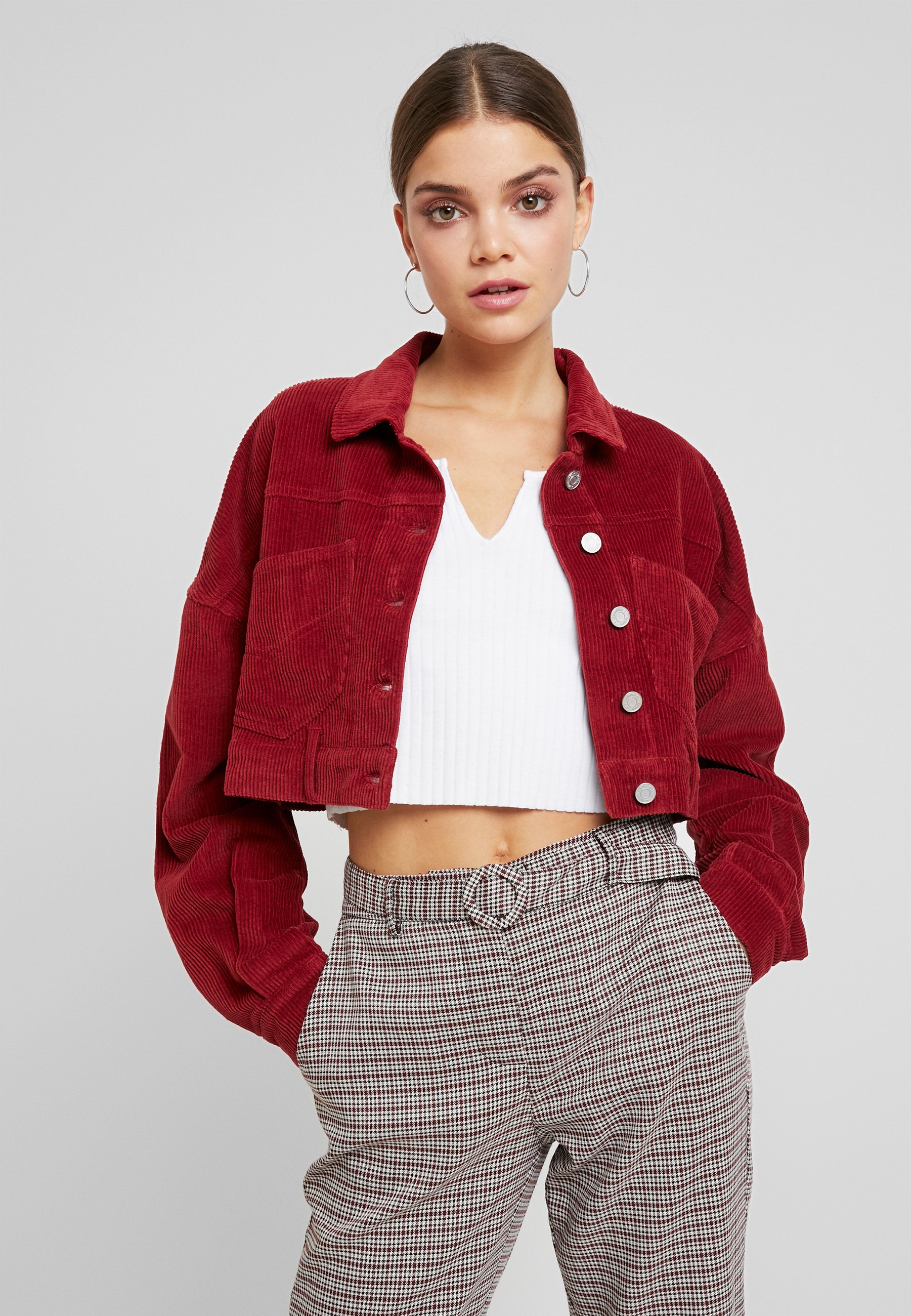 Missguided CROPPED JACKET Tunn jacka deep redröd Jackor för Dam av Röd: Nu upp till −50% | Stylight