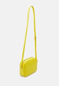 Patrizia Pepe BORSA BAG - Borsa a tracolla - dynamic yellow
