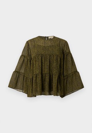 Blusa verde con estampado de paisley hecha de tela translúcida, con un escote redondo, mangas acampanadas y un diseño de volantes en capas. Cierre de cremallera en la parte posterior.
