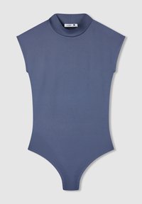 Body na krótki rękaw z miękkiego, elastycznego, ciemnoniebieskiego materiału. Posiada wysoki kołnierz i dopasowany krój z tylnym wycięciem w stylu string.