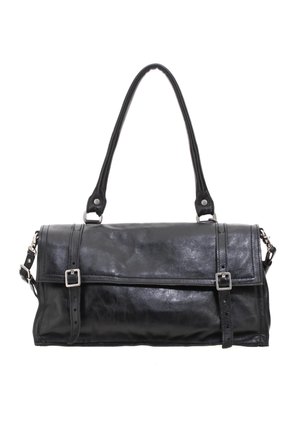 Schwarze Lederhandtasche mit zwei verstellbaren Schnallenriemen auf der vorderen Klappe und einem einzelnen langen Griff.