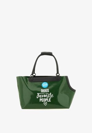 Borsa a tracolla verde lucida con manici neri e rifiniture, con testo bianco "I CANI sono le mie PERSONE preferite" e un piccolo cuore sotto.