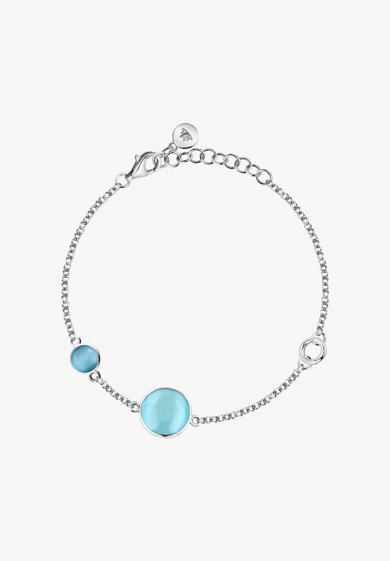 Bracciale a catena argentata con due pietre preziose tonde di colore azzurro chiaro di dimensioni diverse e una chiusura regolabile con un piccolo ciondolo.