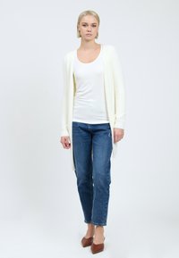 INFLUENCER FLUFFY - Strickjacke - milk