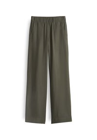 Pantalons à jambes larges de couleur vert olive, avec une taille élastique et deux poches avant. Tissu lisse avec une texture minimale et une coupe décontractée.