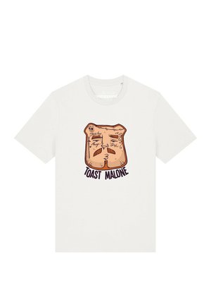Weißes T-Shirt mit einer cartoonhaften gerösteten Brotscheibe mit einem bärtigen Gesicht und Tätowierungen, mit der Bildunterschrift "Toast Malone" unter der Grafik.