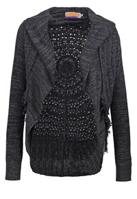 Strickjacke in Dunkelgrau mit einer strukturierten und offengeknüpften Mittelpartie. Verfügt über einen Schalkragen und Fransenenden. Leichter Stoff.