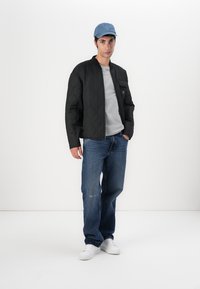 Guess Jeans QUILTED PUFFER JACKET - Light jacket - jet black