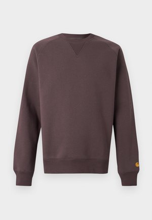 Felpa marrone con tessuto strutturato, collo rotondo e polsini a costine. Presenta un piccolo logo giallo sulla manica sinistra.