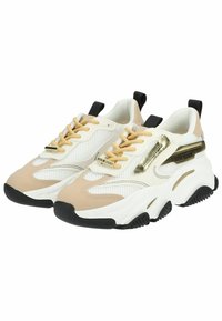 Sneakers chunky con un mix di rete bianca e materiale beige, suola in gomma nera, dettaglio con zip dorata e linguetta nera sul tallone.