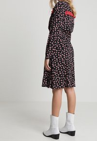 Thumbnail Image 3
