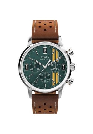 Orologio Timex Marlin con quadrante verde, dettagli argentati, cinturino in pelle perforata marrone e caratteristiche di cronografo, inclusi i segni del tachimetro.