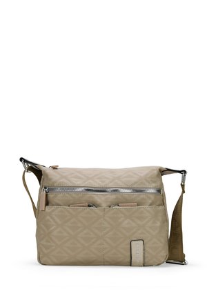 Bolso de hombro beige con un patrón geométrico, que cuenta con un compartimento principal con cremallera y dos bolsillos frontales. Hecho de tejido texturizado.