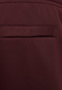 Nike Sportswear CLUB JGGR - Pantalones deportivos - burgundy crush burgundy crush white
