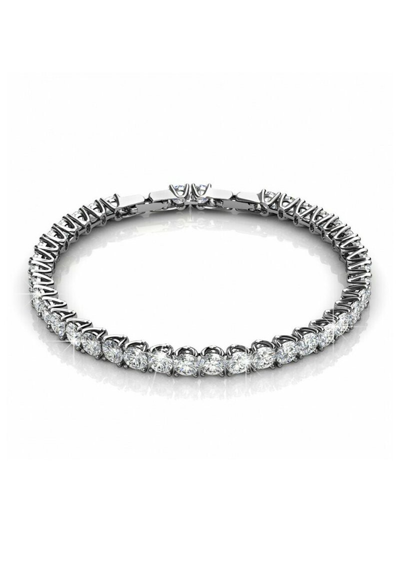 Bracciale in tono argento caratterizzato da una fila di pietre preziose chiare e circolari, collegate da una finitura liscia e lucida, che evidenzia una spaziatura uniforme e un design flessibile.